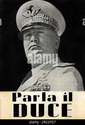 1941 , ITALIA : il libro DI PROPAGANDA FASCISTA italiano dedicato al DITTATORE BENITO MUSSOLINI tessere LA PARTE il DUCE ( PARLA IL DUCE ) . Fotografo sconosciuto . Seconda Guerra Mondiale - POLITICA - POLITICO - ITALIA - POLITICA - FASCISMO - FASCISMO - FASCISTA - ANNI QUARANTA - '40 - 40 - copertina - copertina - LIBRO - copertina - copertina --- Archivio GBB Foto Stock