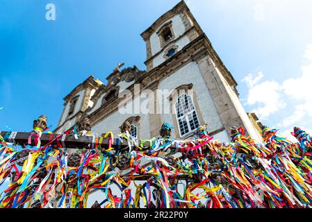 Salvador, Bahia, Brasile - 06 gennaio 2023: Dettaglio di parte della ringhiera e della chiesa di Senhor do Bonfim, a Salvador, Bahia. Foto Stock