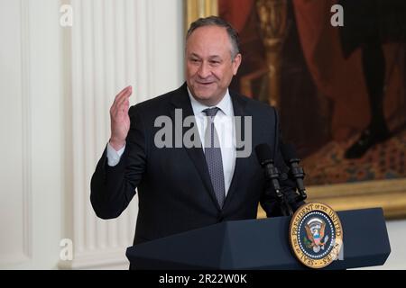 Washington, Stato di Vereinigte. 16th maggio, 2023. Il secondo Gentleman Doug Emhoff parla ad un ricevimento del mese del Patrimonio Ebraico Americano presso la Casa Bianca di Washington, DC, 16 maggio 2023. Credit: Chris Kleponis/CNP/dpa/Alamy Live News Foto Stock