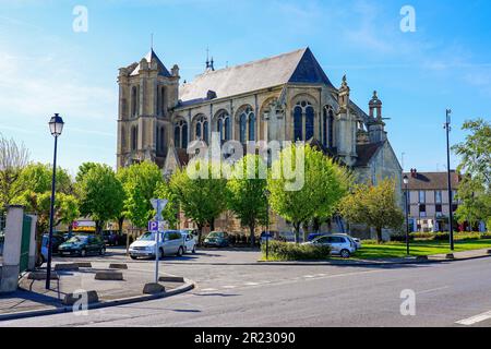 Collegiata di Notre Dame et Saint Loup ('nostra Signora e Saint Wolf') nella città di Montereau Fault Yonne a Seine et Marne, Francia Foto Stock