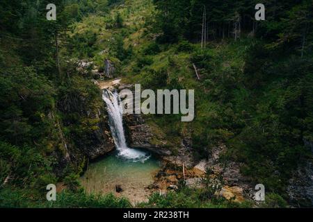 gavon di cascata in dolomiti italia. Foto di alta qualità Foto Stock