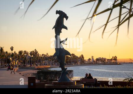Statua di squali martello, la Paz, Baja California, Messico Foto Stock