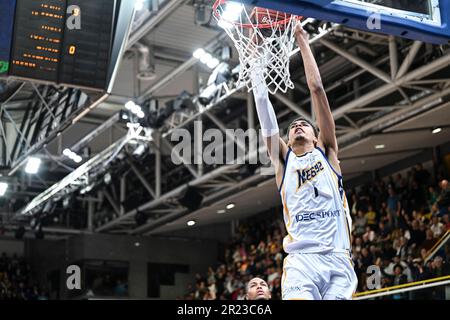 Levallois Perret, Francia. 16th maggio, 2023. Victor Wembanyama durante il campionato francese, Betclic elite partita di basket tra Parigi e Metropoliti 92 (Mets o Boulogne-Levallois) il 16 maggio 2023 a Levallois, Francia. Foto di Victor Joly/ABACAPRESS.COM Credit: Abaca Press/Alamy Live News Foto Stock