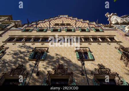 Facciata della casa Amatller, un capolavoro di Josep Puig i Cadafalch nel viale Passeig de Gracia (Barcellona, Catalogna, Spagna) Foto Stock