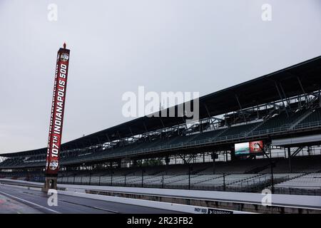 Indianapolis, Stati Uniti. 16th maggio, 2023. Il primo giorno di allenamento per l'Indy 500 2023 all'Indianapolis Motor Speedway di Indianapolis, la pioggia si innamora. La pratica è stata piovuta fuori. (Foto di Jeremy Hogan/SOPA Images/Sipa USA) Credit: Sipa USA/Alamy Live News Foto Stock