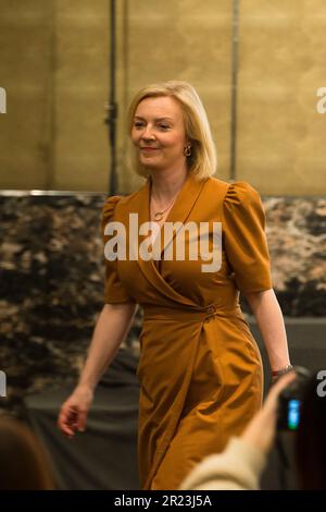 Taipei. 17th maggio, 2023. L'ex primo ministro britannico Liz Truss terrà una conferenza stampa durante la sua visita a Taipei, Taiwan il 17/05/2023 il politico britannico, il deputato del Partito conservatore, incontrerà i funzionari di alto livello dell'amministrazione della Repubblica di Cina nei prossimi cinque giorni da Wiktor Dabkowski Credit: dpa/Alamy Live News Foto Stock