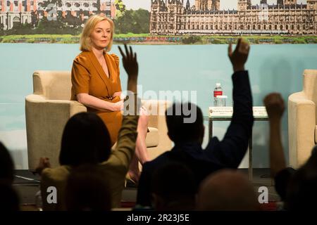 Taipei. 17th maggio, 2023. L'ex primo ministro britannico Liz Truss terrà una conferenza stampa durante la sua visita a Taipei, Taiwan il 17/05/2023 il politico britannico, il deputato del Partito conservatore, incontrerà i funzionari di alto livello dell'amministrazione della Repubblica di Cina nei prossimi cinque giorni da Wiktor Dabkowski Credit: dpa/Alamy Live News Foto Stock