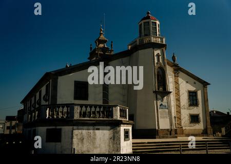 Chiesa di Nossa Senhora da Lapa a Povoa de Varzim, Portogallo - maggio 2023. Foto di alta qualità Foto Stock