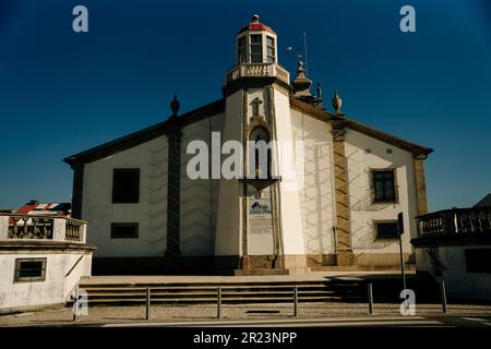 Chiesa di Nossa Senhora da Lapa a Povoa de Varzim, Portogallo - maggio 2023. Foto di alta qualità Foto Stock