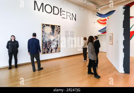 AMSTERDAM - ingresso durante la mostra Modern, in cui il Museo Stedelijk mostra più di 300 opere di 200 artisti e designer di circa 20 movimenti. Ci sono opere di nomi di fama internazionale come Vincent van Gogh, Gerrit Rietveld e Fernand Leger. Si possono anche vedere lavori di produttori meno noti come Suzanne Valadon, Germaine Kull e Christopher Dresser. ANP EVA PLEVIER olanda fuori - belgio fuori Foto Stock