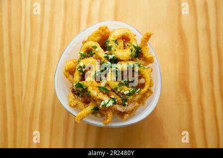 Txokos. Tapa spagnola di calamari fritti. Foto Stock