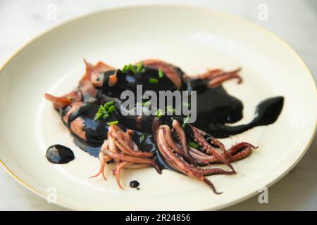 Tapa calamari cotta nel suo inchiostro. Foto Stock
