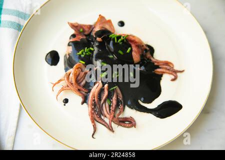Tapa calamari cotta nel suo inchiostro. Foto Stock
