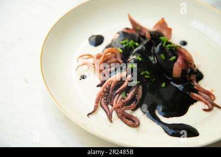 Tapa calamari cotta nel suo inchiostro. Foto Stock