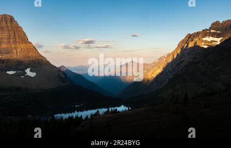 Vista sul lago nascosto, Glacier National Park nel Montana Foto Stock