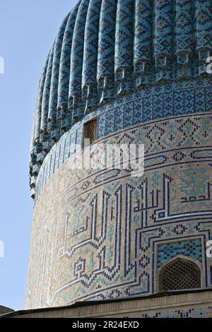 Particolare delle decorazioni in ceramica all'interno del Mausoleo di Amir Temur a Samarcanda, Uzbekistan Foto Stock