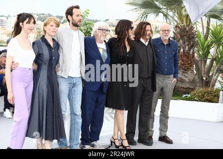 17 maggio 2023, Cannes, Cote d'Azur, Francia: Cast e equipaggio tra cui MAIWENN e JOHNNY DEPP partecipano alla fotocall per 'Jeanne du Barry' durante il 76th° Festival annuale del cinema di Cannes al Palais des Festivals il 17 maggio 2023 a Cannes, Francia (Credit Image: © Mickael Chavet/ZUMA Press Wire) SOLO PER USO EDITORIALE! Non per USO commerciale! Foto Stock