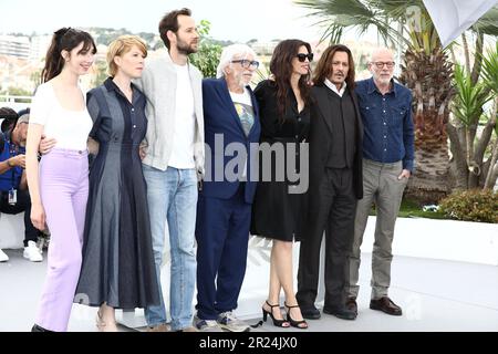 17 maggio 2023, Cannes, Cote d'Azur, Francia: Cast e equipaggio tra cui MAIWENN e JOHNNY DEPP partecipano alla fotocall per 'Jeanne du Barry' durante il 76th° Festival annuale del cinema di Cannes al Palais des Festivals il 17 maggio 2023 a Cannes, Francia (Credit Image: © Mickael Chavet/ZUMA Press Wire) SOLO PER USO EDITORIALE! Non per USO commerciale! Foto Stock