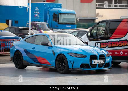 Dettaglio di una moderna BMW M4 di seconda generazione codice G82 G83 del 2001 di colore blu Foto Stock