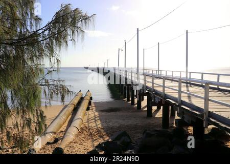 Una vista aerea dell'iconico Molo di Urangan a Hervey Bay, Queensland, Australia Foto Stock