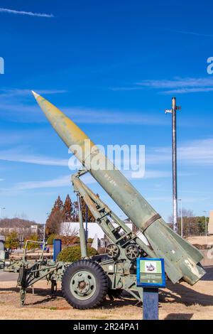 Huntsville USA 10 febbraio 2023: La MGM-52 Lance negli Stati Uniti Space Rocket Center. Un missile tattico superficie-superficie tattico di artiglieria da campo mobile (Bal tattico Foto Stock