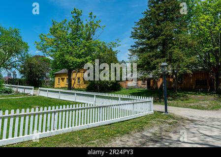 Toronto, ON, Canada – 15 maggio 2022: Recinzione bianca nel museo del patrimonio all'aperto Black Creek Pioneer Village a Toronto, Ontario, Canada Foto Stock