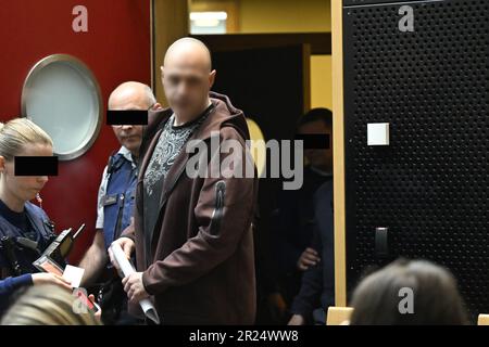 Mons, Belgio. 17th maggio, 2023. Accusato Claudy Putman nella sua foto durante la sessione di costituzione della giuria al processo di assise di Johnny Vanhoutte e Claudy Putman, per diverse rapine con violenza, con diverse circostanze aggravanti tra cui quella dell'omicidio, davanti alla Corte delle Assise della provincia di Hainaut a Mons mercoledì 17 maggio 2023. Il 18 giugno 2020, poco prima del 8pm, Gregory Doucet (46 anni) è stato sparato nel petto in una casa in rue du Bas-Quartier, nel centro di Tournai BELGA FOTO JOHN THYS Credit: Belga News Agency/Alamy Live News Foto Stock