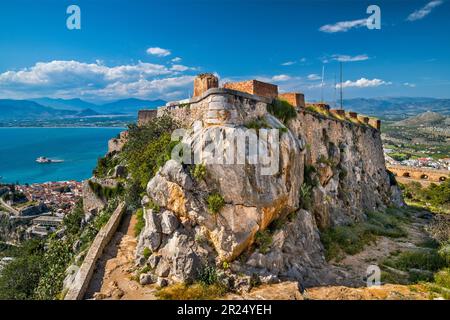 Bastione di Themistocle, fortezza di Palamidi, 1714, sul Golfo Argolico e Nafplio (Nauplia, Nafplion), penisola del Peloponneso, regione del Peloponneso, Grecia Foto Stock