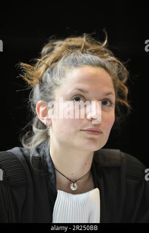 Mons, Belgio. 17th maggio, 2023. L'avvocato Josephine Moulin ha illustrato durante la sessione di costituzione della giuria al processo di assise di Johnny Vanhoutte e Claudy Putman, per diverse rapine con violenza, con diverse circostanze aggravanti tra cui quella dell'omicidio, davanti alla Corte delle Assise della provincia di Hainaut a Mons mercoledì 17 maggio 2023. Il 18 giugno 2020, poco prima del 8pm, Gregory Doucet (46 anni) è stato sparato nel petto in una casa in rue du Bas-Quartier, nel centro di Tournai BELGA FOTO JOHN THYS Credit: Belga News Agency/Alamy Live News Foto Stock