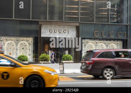 Il negozio di moda di fascia alta gucci si trova nella Trump Tower sulla Fifth Avenue nel centro di Manhattan, 2023, USA, New York City Foto Stock