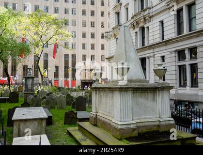 La tomba di Alexander Hamilton si trova nel Trinity Church Cemetery, New York City, USA 2023 Foto Stock