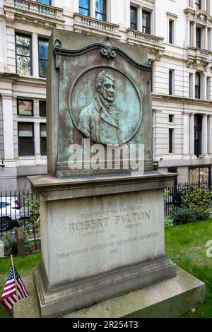 Robert Fulton Tombstone in Trinity Church Cemetery, New York City, USA 2023 Foto Stock