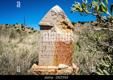 Lapidi in spagnolo dal 1908, Cerrillos, New Mexico, USA Foto Stock