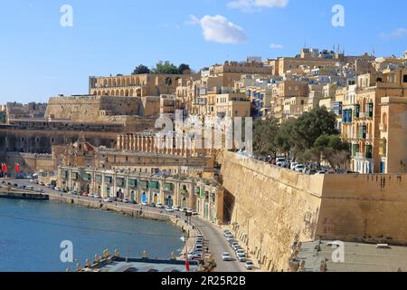 La foto è stata scattata a gennaio sull'isola di Malta. Nella foto il molo della città di la Valletta. Foto Stock