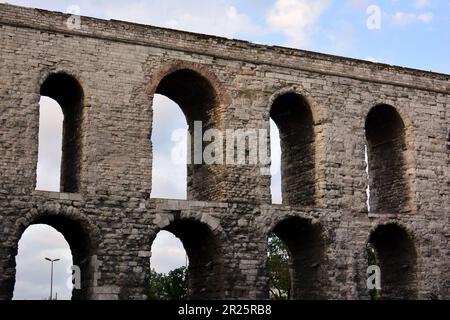 Acquedotto di Valens, Valens su Kemeri, sistema di acquedotto romano costruito nel tardo 4th ° secolo d.C., Istanbul, Repubblica di Turchia Foto Stock