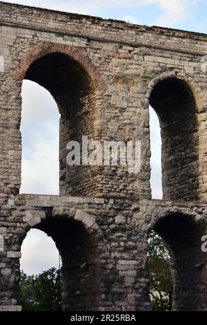 Acquedotto di Valens, Valens su Kemeri, sistema di acquedotto romano costruito nel tardo 4th ° secolo d.C., Istanbul, Repubblica di Turchia Foto Stock