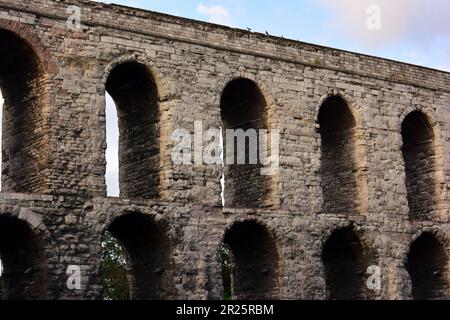 Acquedotto di Valens, Valens su Kemeri, sistema di acquedotto romano costruito nel tardo 4th ° secolo d.C., Istanbul, Repubblica di Turchia Foto Stock