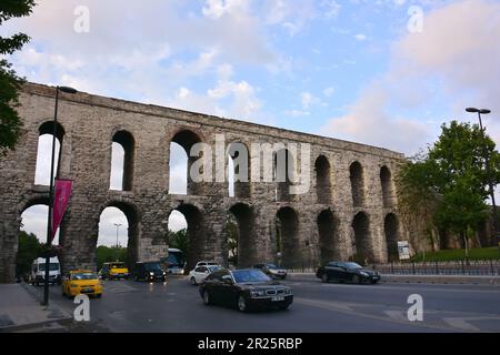 Acquedotto di Valens, Valens su Kemeri, sistema di acquedotto romano costruito nel tardo 4th ° secolo d.C., Istanbul, Repubblica di Turchia Foto Stock