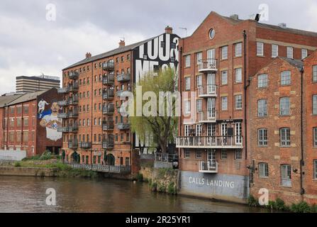Edifici nell'area chiamate sul fiume Aire nel centro della città di Leeds, West Yorkshire, Regno Unito Foto Stock