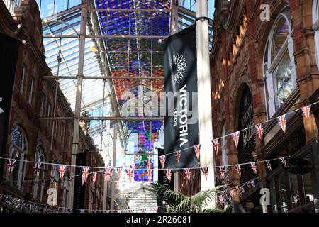 Victoria Leeds comprende il 1990 Victoria Quarter, un complesso porticato del 19th ° secolo restaurato e contemporanea galleria di negozi, nel West Yorkshire. Foto Stock