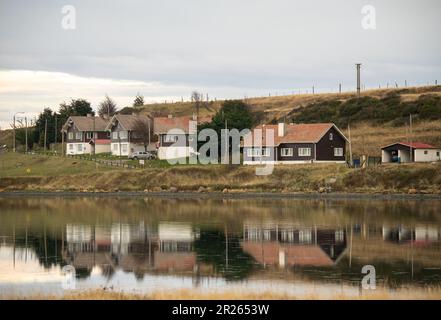 Case pittoresche nella città di Ushuaia, Tierra del Fuego, Argentina Foto Stock