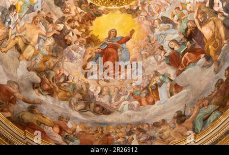 GENOVA, ITALIA - 5 MARZO 2023: Affresco della Vergine Maria nella Gloria dalla cupola principale della Chiesa del Gesu Foto Stock