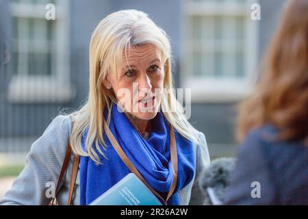 Downing Street, Londra, Regno Unito. 16th maggio 2023. Il presidente della National Farmers Union Minette Batters partecipa al Farm to Fork, Summit sulla sicurezza alimentare al 10 di Downing Street. Il primo ministro, Rishi Sunak, sta organizzando un incontro per agricoltori e produttori alimentari del Regno Unito, che riunisce rappresentanti di tutte le industrie alimentari e agricole Photo by Amanda Rose/Alamy Live News Foto Stock