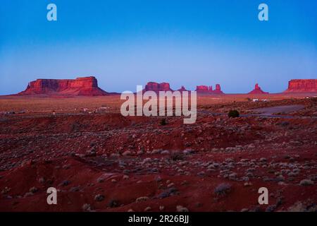 Monument Valley al tramonto; Utah; USA Foto Stock