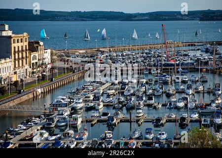 GB - DEVON: Porto di Torquay e navigazione serale a Tor Bay Foto Stock