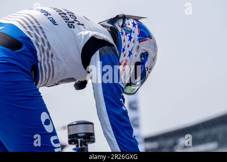 Indianapolis, IN, Stati Uniti. 17th maggio, 2023. L'autista INDYCAR, GRAHAM RAHAL (15) di New Albany, Ohio, si prepara a fare pratica per l'Indianapols 500 all'Indianapolis Motor Speedway di Indianapolis, USA. (Credit Image: © Walter G. Arce Sr./ZUMA Press Wire) SOLO PER USO EDITORIALE! Non per USO commerciale! Foto Stock