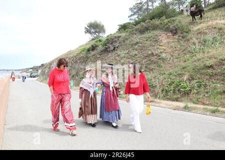 Saint-Tropez Francia - 17th 2023 maggio, all'alba di queste 465th Bravades il 16, 17 e 18 maggio, diversi momenti segneranno questi ultimi giorni. La passeggiata dei Yoyes di domenica segnerà una tappa finale. Credit Ilona Barna BIPHOTONEWS, Alamy Live News Foto Stock