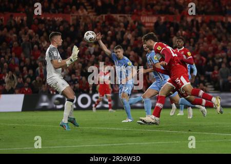 Matt Crooks di Middlesbrough dirige la palla in rete solo per essere escluso per l'offside durante lo Sky Bet Championship Play Off semi Final 2nd LEG tra Middlesbrough e Coventry City al Riverside Stadium, Middlesbrough mercoledì 17th maggio 2023. (Foto: Mark Fletcher | NOTIZIE MI) Credit: NOTIZIE MI & Sport /Alamy Live News Foto Stock