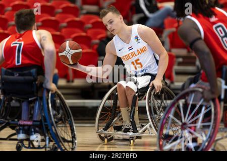 Ottawa, Canada. 17 maggio 2023. Quinetn Zantinge (15) della squadra olandese di pallacanestro maschile su sedia a rotelle in azione maschile su sedia a rotelle nella squadra canadese di sviluppo contro la nazionale olandese nel torneo Invitational di Ottawa alla Carleton University. Copyright 2023 Sean Burges / Mundo Sport Images / Alamo Live News. Foto Stock