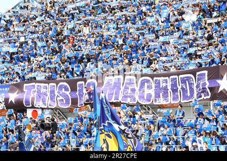 Saitama, Giappone. 3rd maggio, 2023. I tifosi del FC Machida Zelvia si rallegrano prima della partita della Lega 2023 J2 tra Omiya Ardija 0-1 FC Machida Zelvia al NACK5° Stadio Omiya a Saitama, Giappone, 3 maggio 2023. Credit: Kenzaburo Matsuoka/AFLO/Alamy Live News Foto Stock